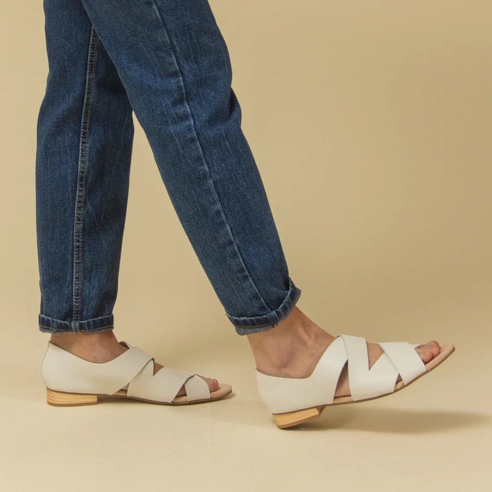 White leather handmade sandals from Mexico - Mitu, size 8.5, Ana Blanco